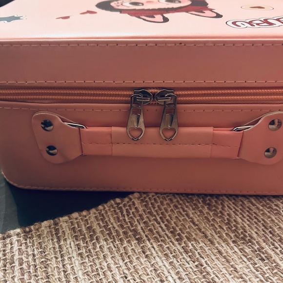 Make-up / Cosmetics / Accessories Box with Labubu “The Monsters” - Picture 4 of 4